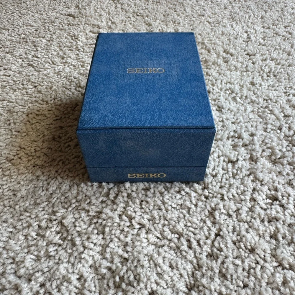 Seiko Silver and Copper Men's Black Face Wristwatch with Box Day And Date